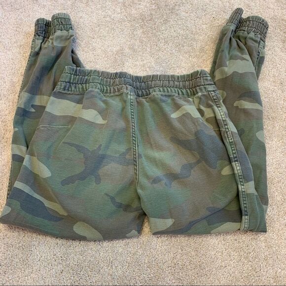 Aritzia TNA Alix green camo Pants joggers Size 00 - Picture 4 of 13